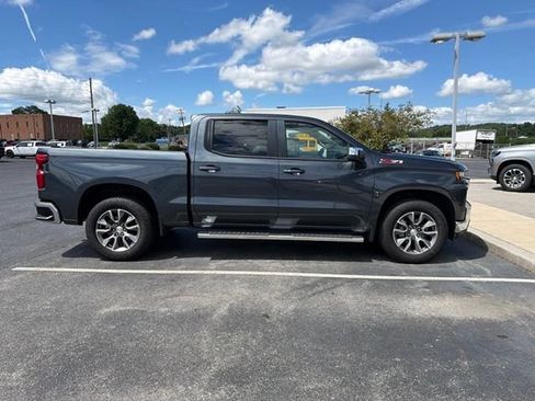 Used 2022 Chevrolet Silverado 1500 LT AWD/4WD image 5