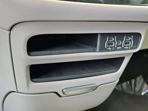 Used 2023 Chrysler Voyager LX image 17