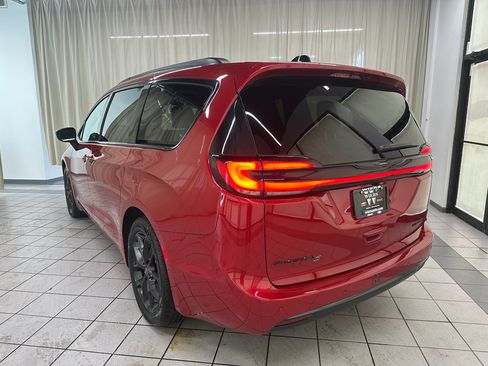 Used 2026 Chrysler Pacifica Limited w/ S Appearance Package FWD image 10