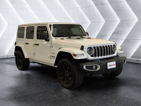 Used 2024 Jeep Wrangler Unlimited Sahara image 1