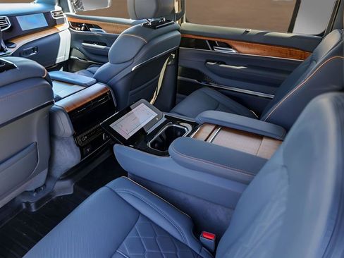 Used 2024 Jeep Grand Wagoneer Series III image 28