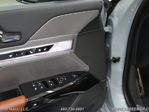Used 2023 BMW 760i xDrive w/ Parking Assistance Package AWD/4WD image 26
