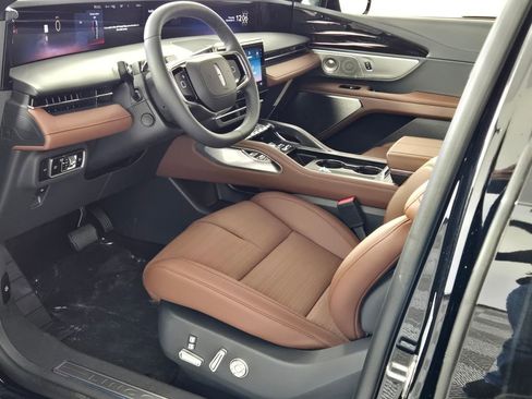 New 2026 Lincoln Nautilus Reserve image 7