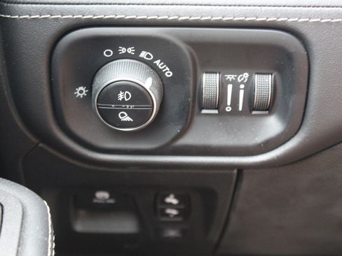 Used 2025 RAM 1500 Limited AWD/4WD image 12