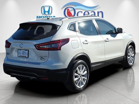 Used 2022 Nissan Rogue Sport SV image 3