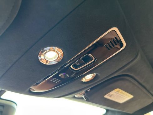 Used 2023 Aston Martin DBX AWD/4WD image 46