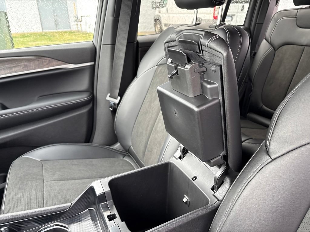 New 2026 Jeep Grand Cherokee Altitude AWD/4WD image 15