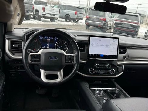 Used 2024 Ford Expedition Max XLT image 6