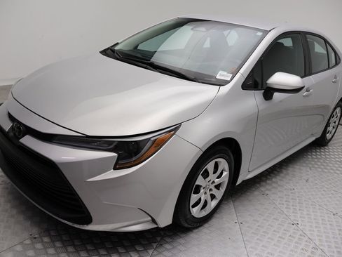 Used 2024 Toyota Corolla LE FWD image 2