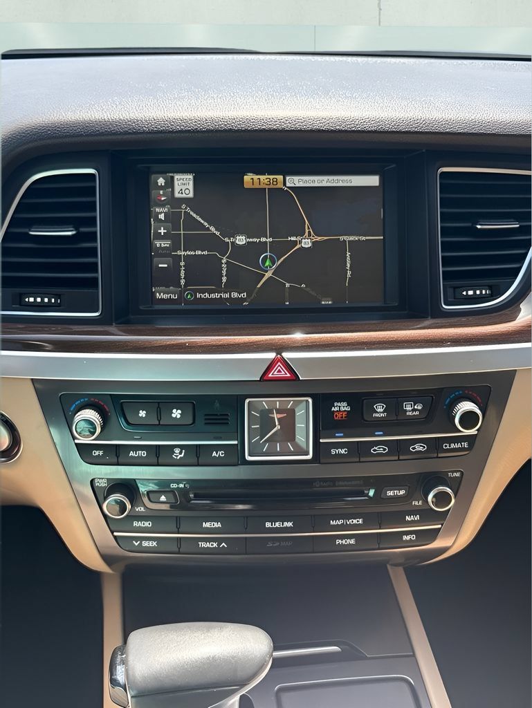 Used 2018 Genesis G80 3.8 RWD image 23