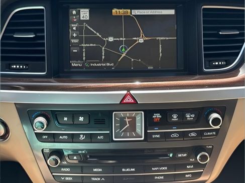 Used 2018 Genesis G80 3.8 RWD image 23