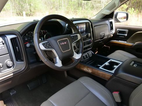 Used 2017 GMC Sierra 1500 SLT RWD image 2
