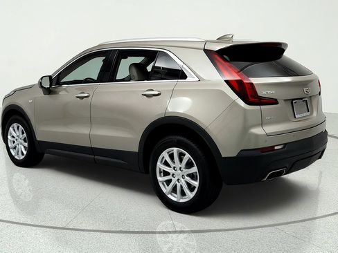 Certified 2023 Cadillac XT4 Luxury w/ Cold Weather Package AWD/4WD image 3
