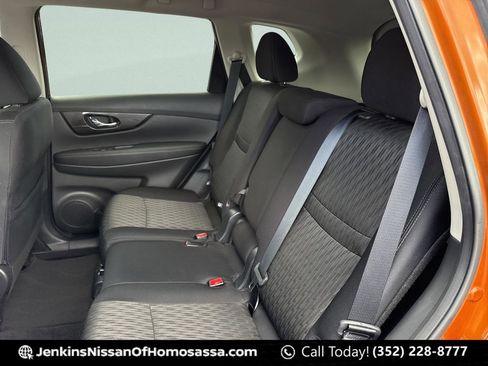 Certified 2019 Nissan Rogue SV w/ Premium Package image 30