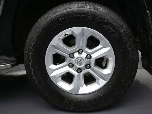 Used 2021 Toyota 4Runner SR5 Premium image 9