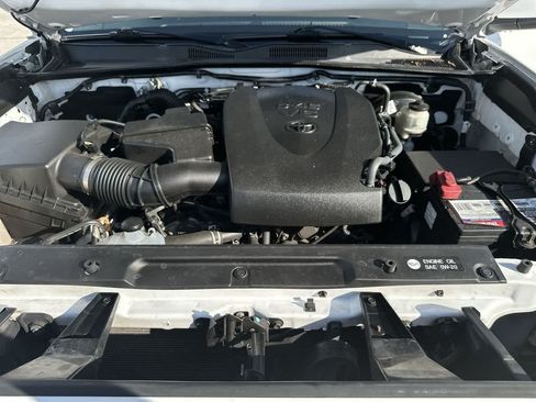 Used 2019 Toyota Tacoma SR5 RWD image 15