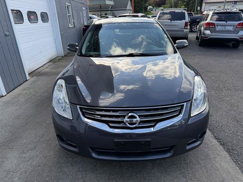 Used 2011 Nissan Altima 3.5 SR w/ 3.5SR Premium Pkg FWD image 2