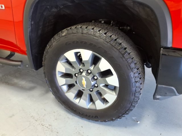 Used 2025 Chevrolet Silverado 2500 Custom w/ Custom Value Package AWD/4WD image 9