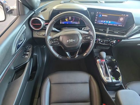 Used 2025 Chevrolet Trax RS FWD image 7