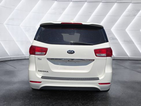 Used 2018 Kia Sedona L FWD image 4