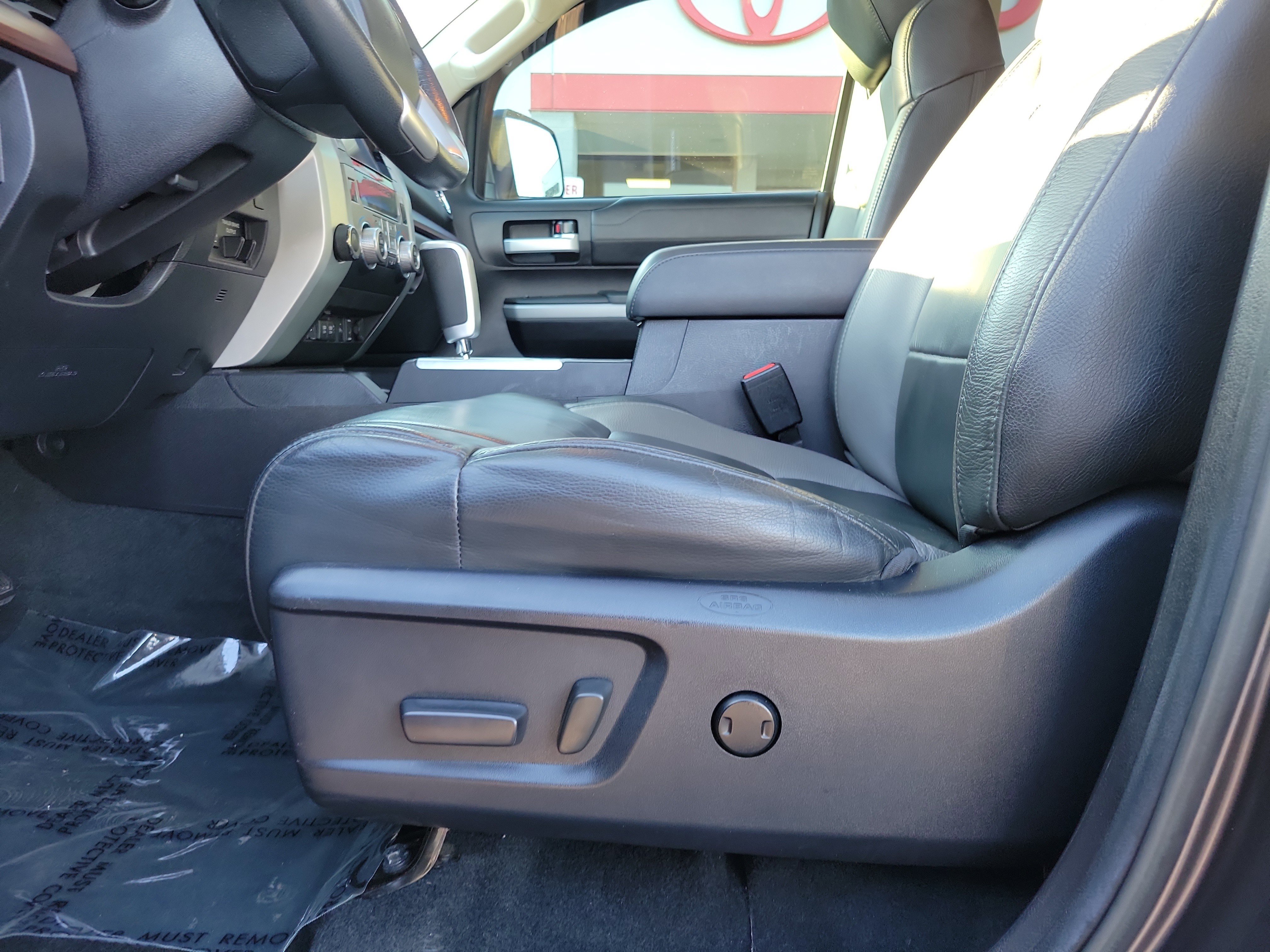 Used 2021 Toyota Tundra Limited w/ Limited Premium Package AWD/4WD image 16