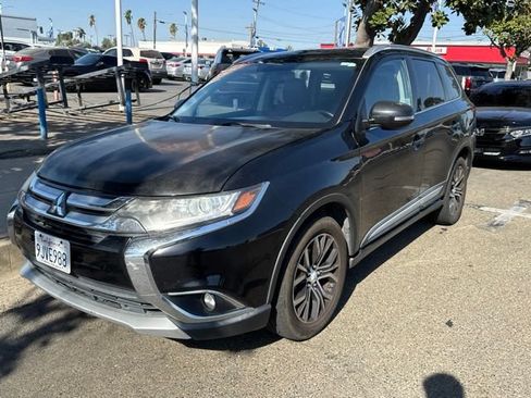 Used 2017 Mitsubishi Outlander SEL AWD/4WD image 2