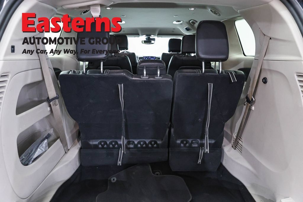 Used 2023 Chrysler Pacifica Touring-L FWD image 11
