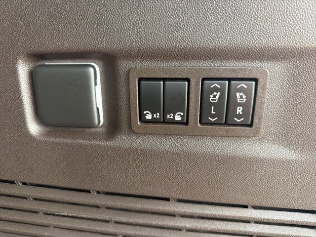 Used 2022 GMC Yukon XL Denali AWD/4WD image 19