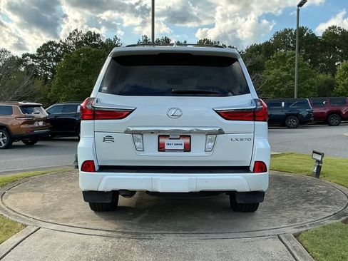 Used 2016 Lexus LX 570 4WD w/ Luxury Package image 7