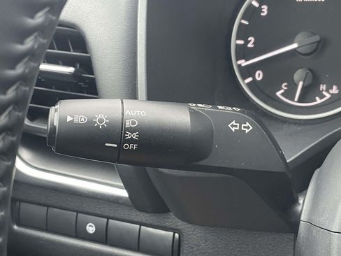Used 2025 Nissan Rogue SV FWD image 25
