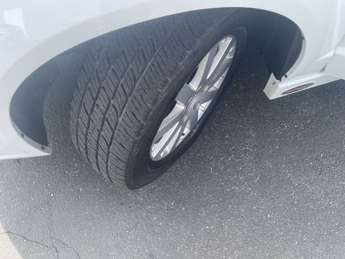 Used 2016 Chrysler Town & Country Touring image 10