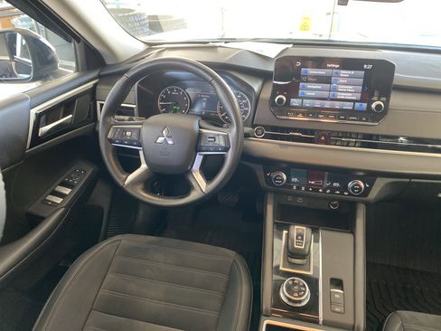 Used 2023 Mitsubishi Outlander SE image 26
