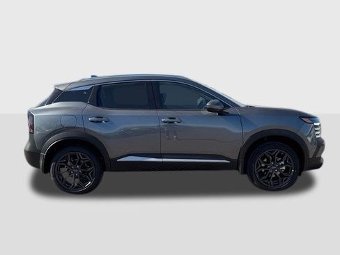New 2025 Nissan Kicks SR image 7