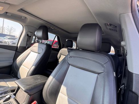 Used 2022 Ford Explorer XLT w/ Equipment Group 202A image 9