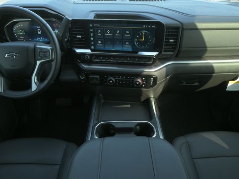 Used 2026 Chevrolet Silverado 2500 LTZ w/ LTZ Plus Package AWD/4WD image 15