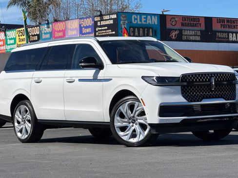 Used 2025 Lincoln Navigator L Reserve image 2