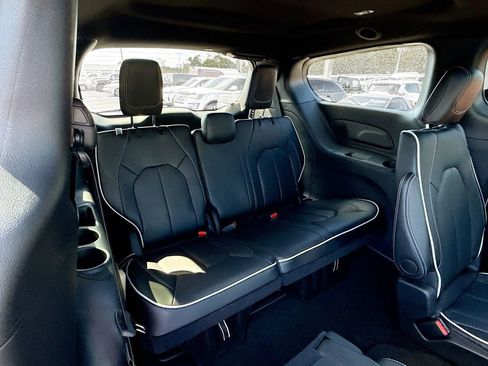 New 2026 Chrysler Pacifica Limited w/ S Appearance Package image 30