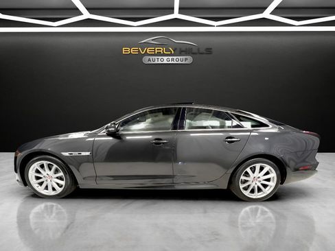 Used 2016 Jaguar XJ R-Sport AWD/4WD image 2