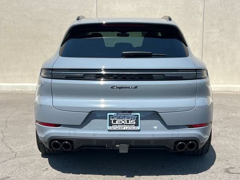 Used 2025 Porsche Cayenne S AWD/4WD image 8
