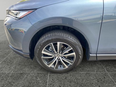 Used 2024 Toyota Venza LE AWD/4WD image 14