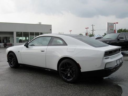 Used 2024 Dodge Charger R/T w/ Plus Group image 4