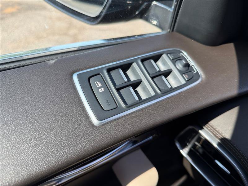 Used 2020 Jaguar F-PACE Prestige AWD/4WD image 32