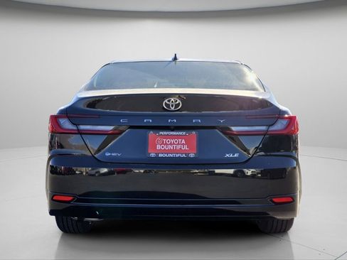 Used 2025 Toyota Camry XLE FWD image 18