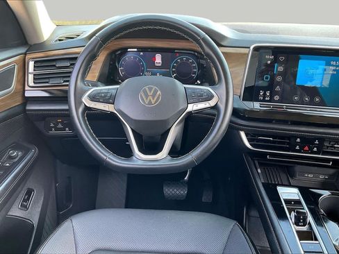 Used 2025 Volkswagen Atlas SE FWD image 6