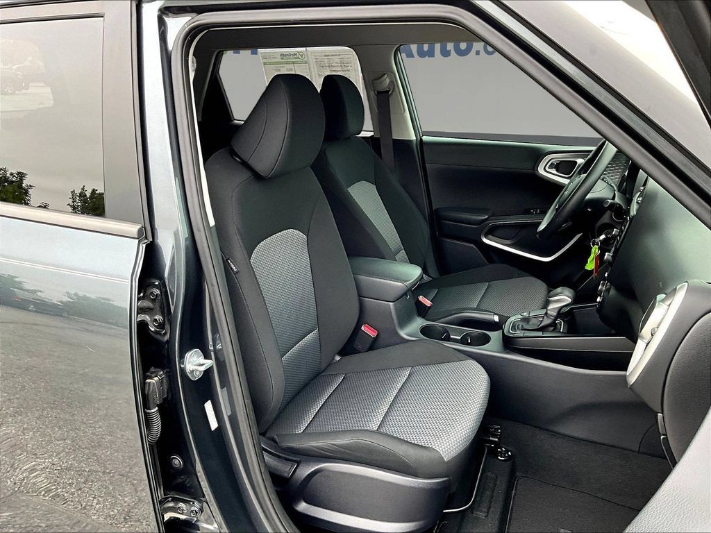 Used 2023 Kia Soul LX w/ Option Group 015 FWD image 29