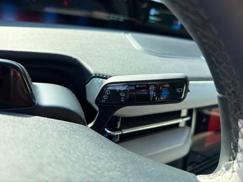 New 2026 Lincoln Navigator Premiere AWD/4WD image 25