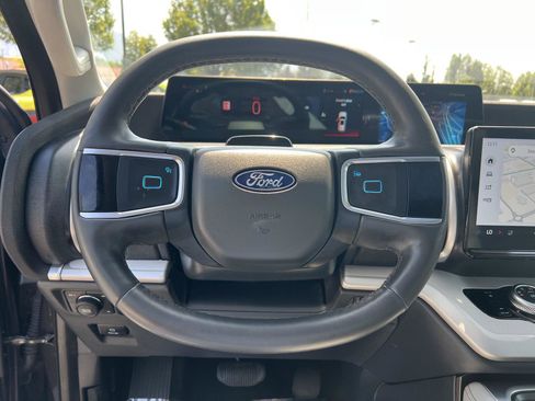 Used 2025 Ford Expedition Active AWD/4WD image 36