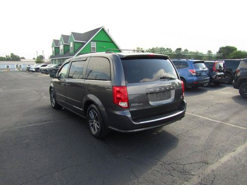 Used 2017 Dodge Grand Caravan SXT FWD image 5