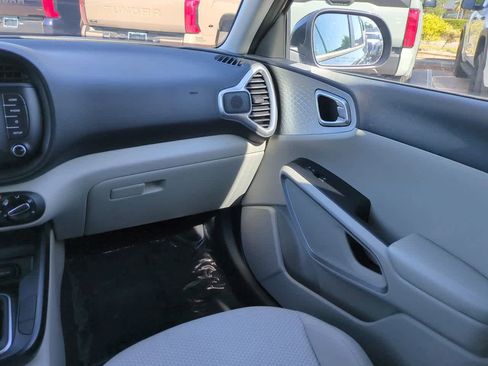 Used 2020 Kia Soul LX FWD image 15