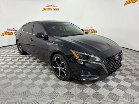 Certified 2025 Nissan Altima 2.5 SR FWD image 8